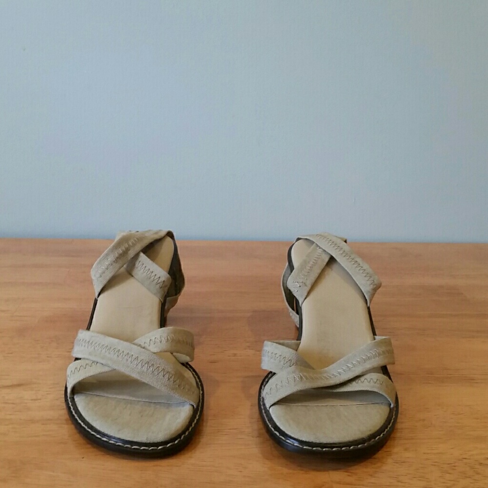 Aerosols sandals
